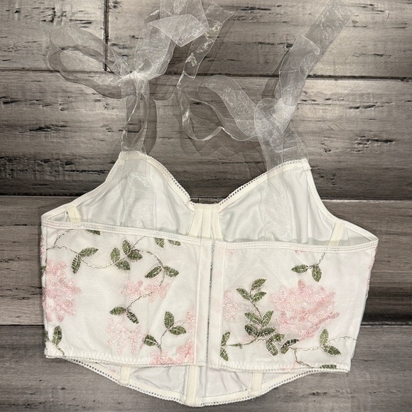 NWOT,SHEIN White Women Lace Bra Strapless Satin
Tube Top Crop Bustier Top Sheer. - Picture 4 of 9